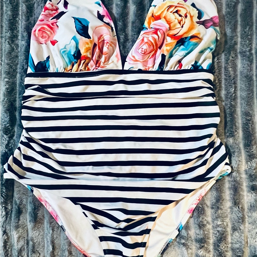 Cupshe Black and White One Piece Swimwear